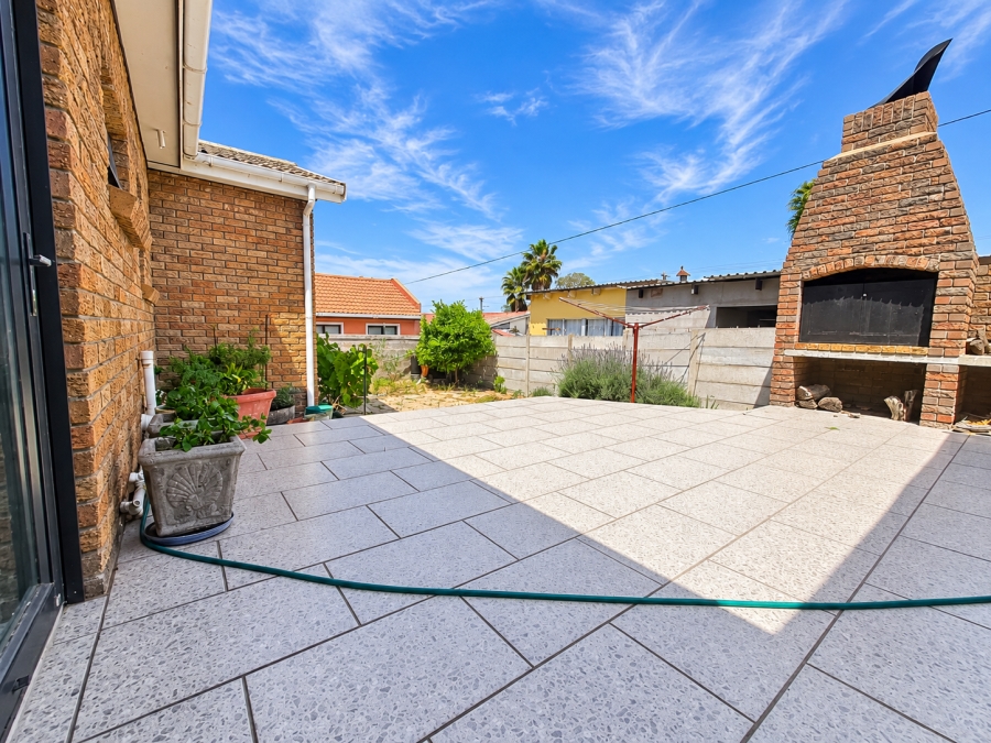 4 Bedroom Property for Sale in Hopefield Western Cape